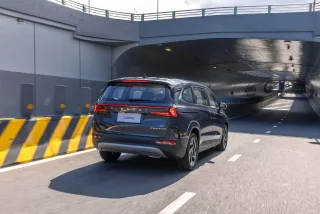 Thiết kế đuôi xe Hyundai Custin
