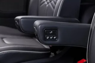 Trang bị tiện nghi & giải trí Hyundai Custin