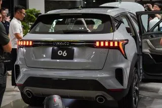 Thiết kế đuôi xe Lynk & Co 06