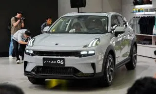Ngoại thất Lynk & Co 06