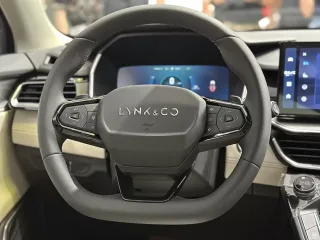 Nội thất Lynk & Co 06