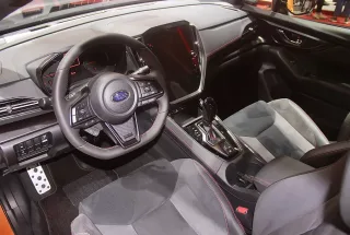 Tap-lô và vô-lăng Subaru WRX