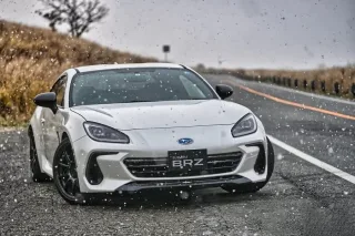 Subaru BR-Z màu bạc
