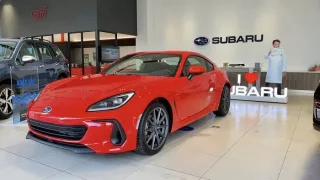 Subaru BR-Z màu đỏ
