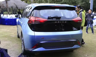 Thiết kế đuôi xe Haima 7X