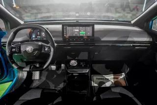 Tap-lô và vô-lăng MG 4 EV