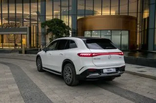 Thiết kế đuôi xe Mercedes Benz EQS 500