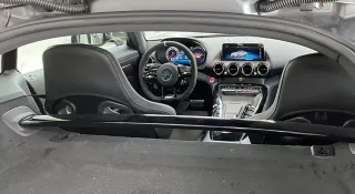Tap-lô và vô-lăng Mercedes Benz AMG GT R