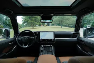 Tap-lô và vô-lăng Lexus GX550