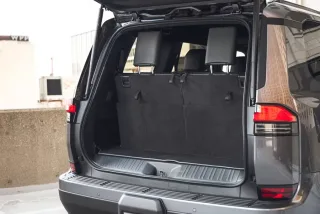 Khoang hành lý Lexus GX550