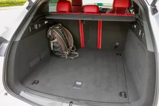 Khoang hành lý Maserati Grecale