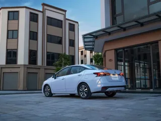 Thiết kế đuôi xe Nissan Almera