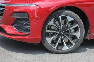 Mâm và lốp xe Vinfast LUX A2.0