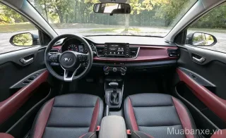 Tap-lô và vô-lăng Kia Rio Hatchback