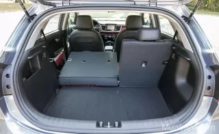 Khoang hành lý Kia Rio Hatchback