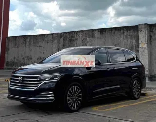 Volkswagen Viloran Luxury 2024 Đen 30000 km