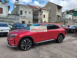 VF8 Plus đỏ 2023