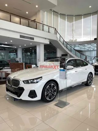 BMW 530i M Sport 2026 Mới Trắng