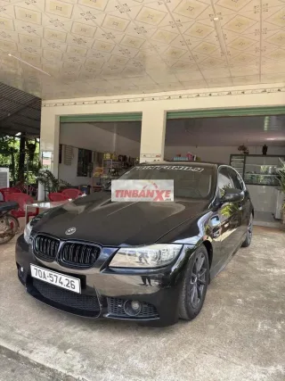 BMW 325i màu Đen