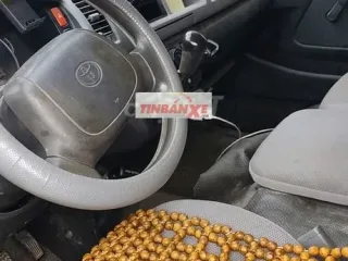 Toyota Hiace 5 chỗ 950kg Xám