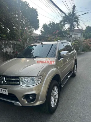 Mitsubishi Pajero Sport 7 chỗ Tự động Xăng Vàng cá