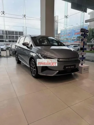 BYD M6 7 chỗ Xám