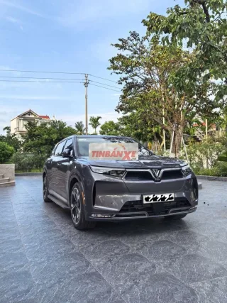 VF9 Plus 2023 Xám 6 ghế trần kính