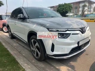 VF8 S Lux sx 2024 - màu trắng nóc xám