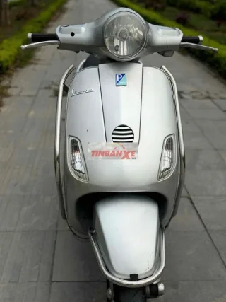 Piaggio Vespa LX 125 Cổ điển Bạc