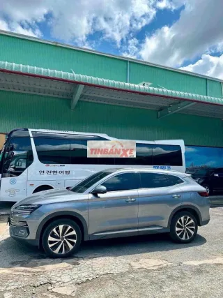 BYD Sealion 6 dynamic SUV plug-in hybrid