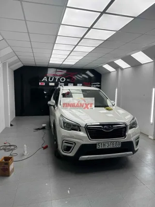 Subaru Forester bản full Trắng 5 chỗ