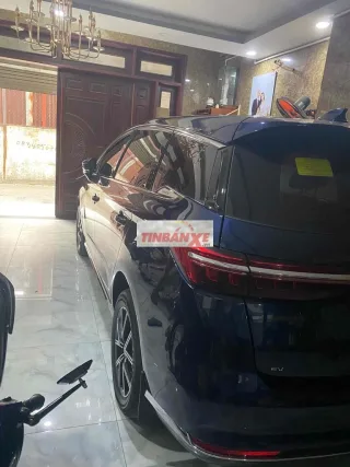 BYD M6 Xe điện Xanh