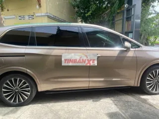 Volkswagen Viloran 7 chỗ Nâu 21818 km