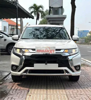 Mitsubishi Outlander CVT 2023 Trắng 7 chỗ