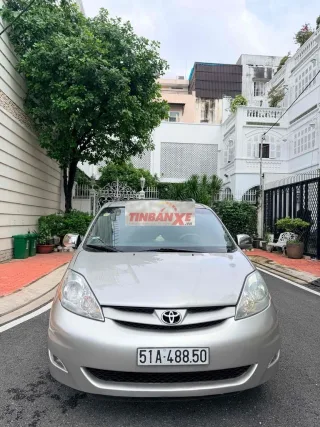 Toyota Sienna 7 chỗ Xăng Bạc