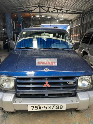 Mitsubishi Pajero V6 3000 200 Xanh