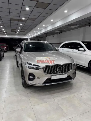 Volvo XC60 Ultra 2025 Vàng đồng 13.999km
