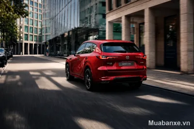 Mazda CX-60 màu đỏ nhìn từ phía sau