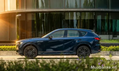 Mazda CX-60 màu xanh dương nhìn từ bên hông