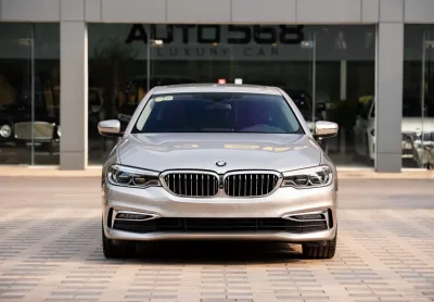 Bán BMW 530i Luxury Line 2019, màu vàng cát cực đẹp