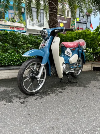 Honda Super Cub C125 2024 màu xanh ngọc