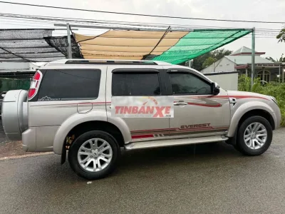 Ford Everest 2014 7 chỗ máy dầu Bạc