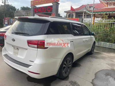 Kia Grand Sedona Trắng 7 chỗ Xe gia đình