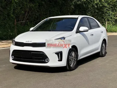 Kia Soluto 2022 số sàn màu trắng, bản Deluxe