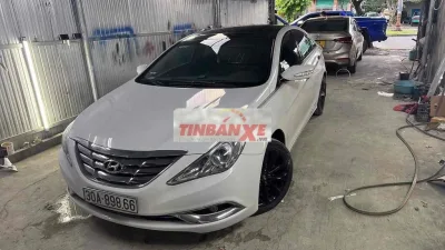 Hyundai Sonata Trắng 5 chỗ