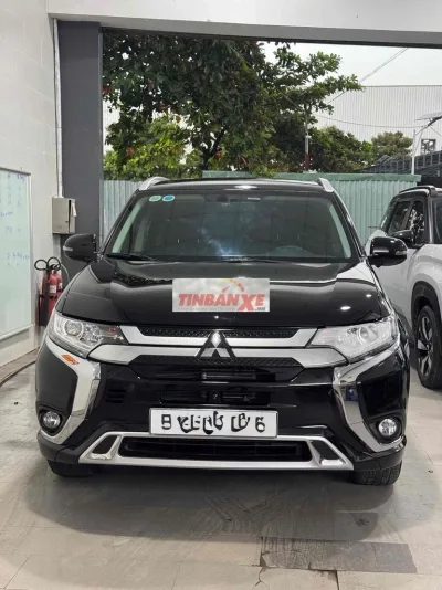 Mitsubishi Outlander 2.0 CVT Đen