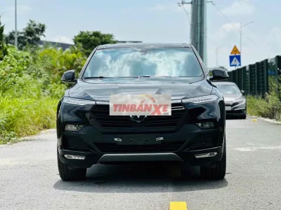 VinFast Lux SA Base 2.0 Turbo sản xuất 2021