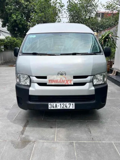 Toyota Hiace van 3 chỗ đời 2016 tải 900kg