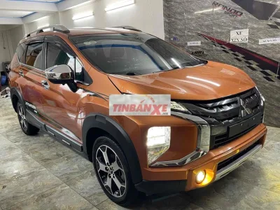 Mitsubishi Xpander Cross 7 chỗ màu Cam
