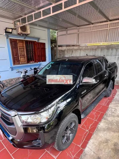 Toyota Hilux E 2021 chính chủ đi ít